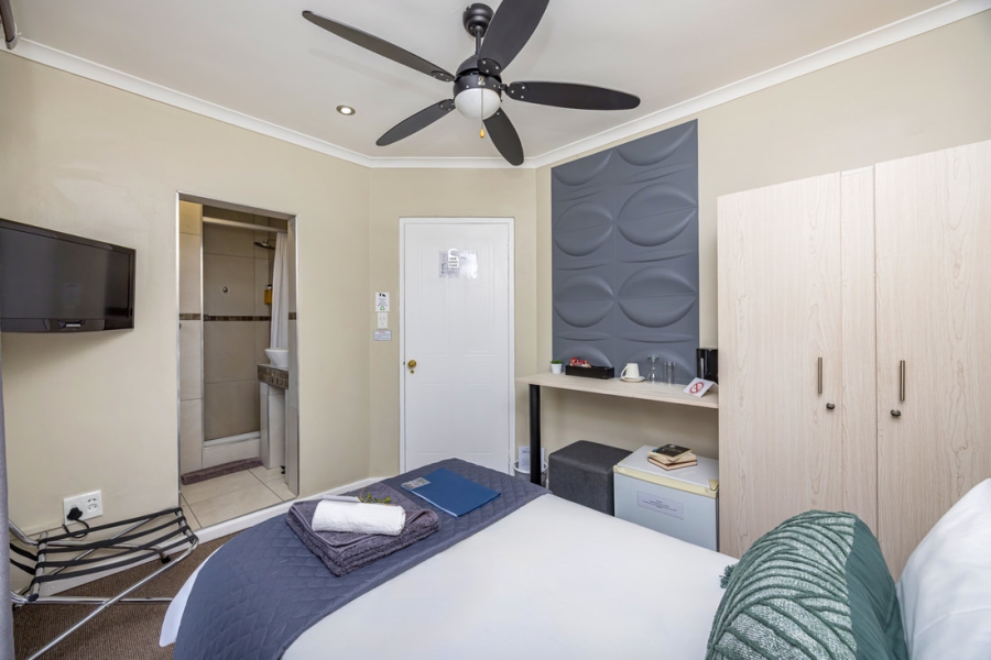 10 Bedroom Property for Sale in Plattekloof Western Cape